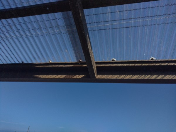 波板張替　傘付ネジ取付